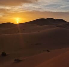 viajes-en-grupo-a-marruecos-atardecer-dunas